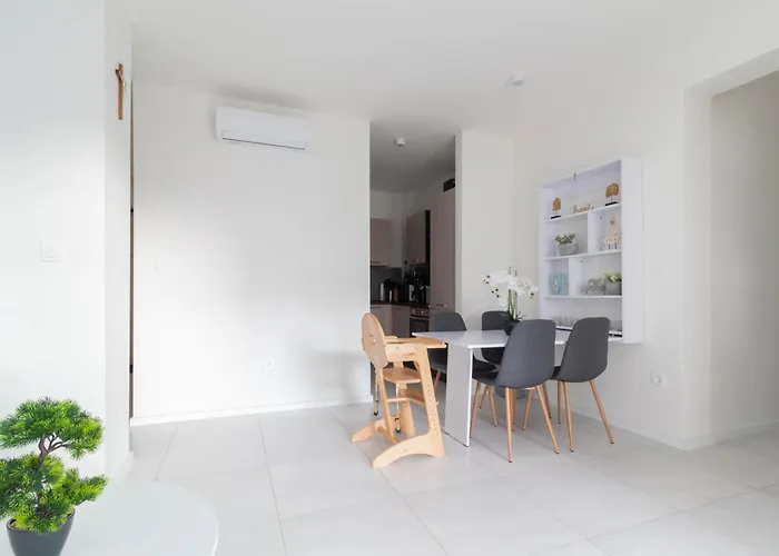 Oleandar With Pool 80 Meters From The - By Ta Leut Agency Appartement