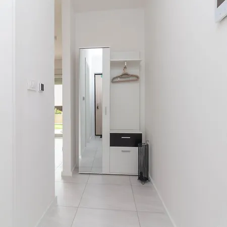 Διαμέρισμα Oleandar With Pool 80 Meters From The - By Ta Leut Agency *