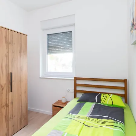 Διαμέρισμα Oleandar With Pool 80 Meters From The - By Ta Leut Agency Privlaka (Zadar)